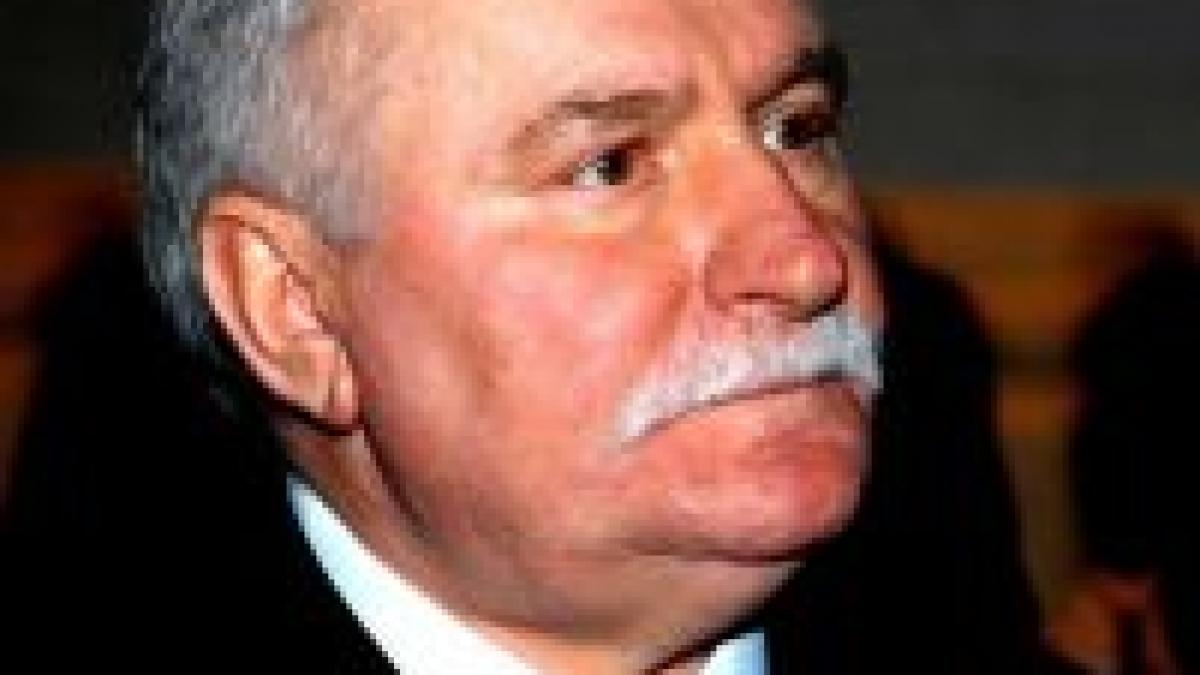 lech walesa despre fratii kaczynski vreau sa mi apar tara de nebuni