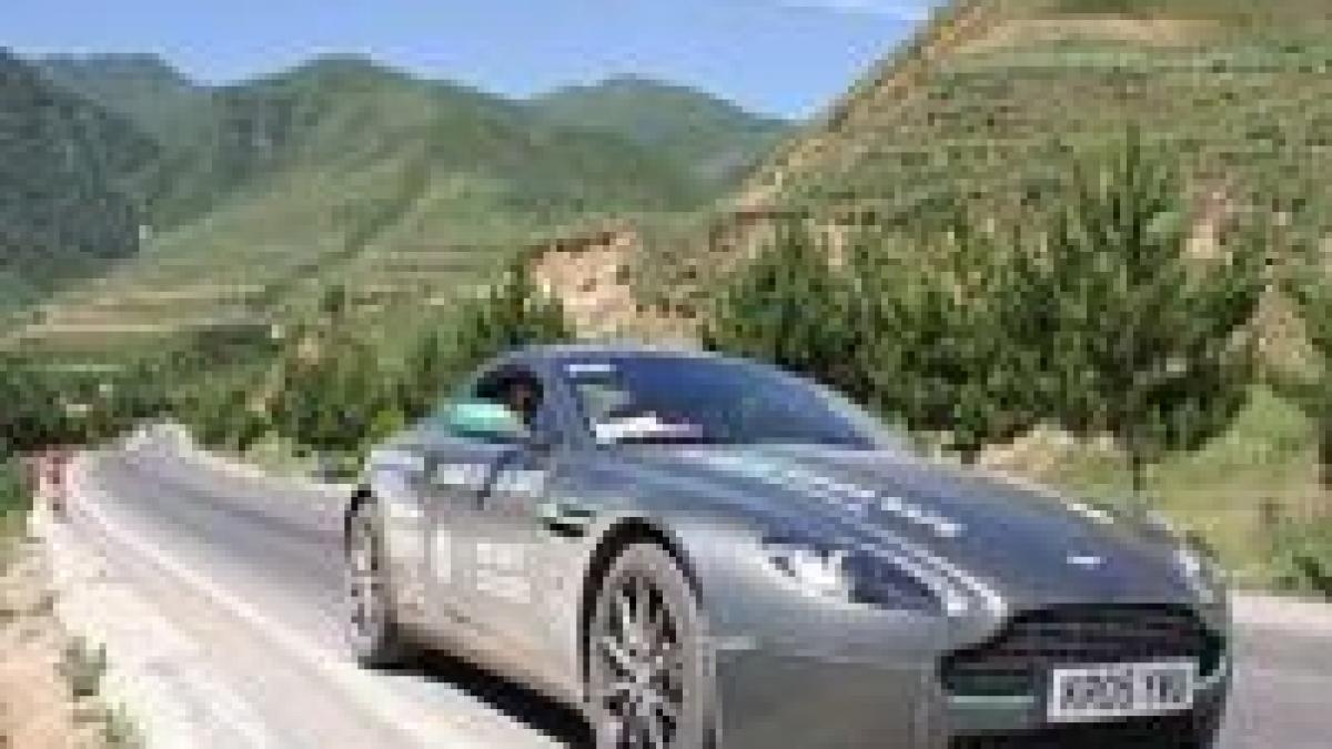 de la tokyo la istanbul la volanul unui aston martin galerie foto