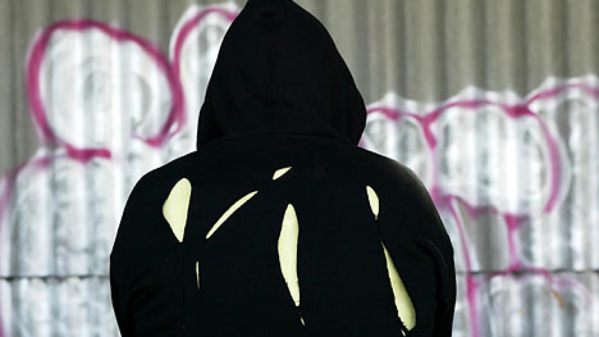 uniforma scolara anti injunghiere pentru tinerii britanici