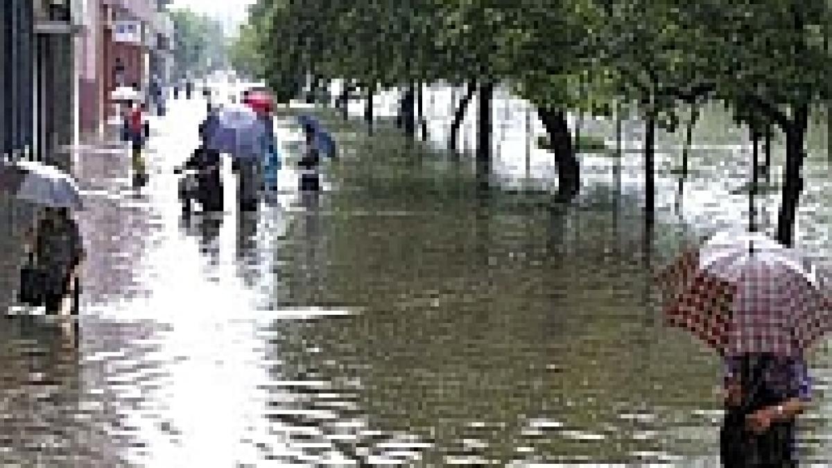 sute de oameni morti sau disparuti in urma inundatiilor din coreea de nord