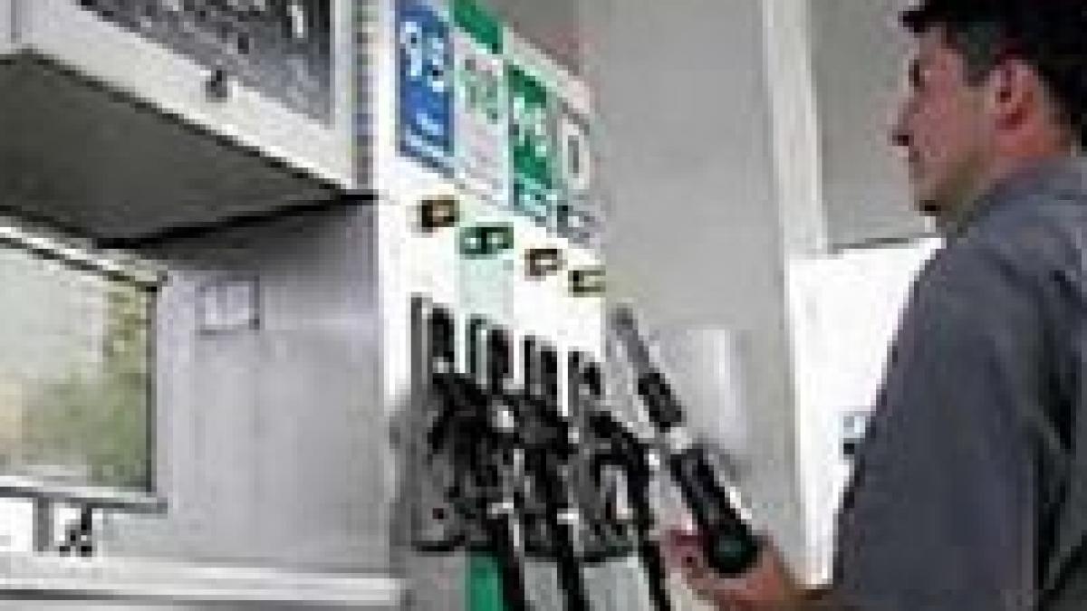 petrom a ieftinit benzina cu 5 bani pe litru