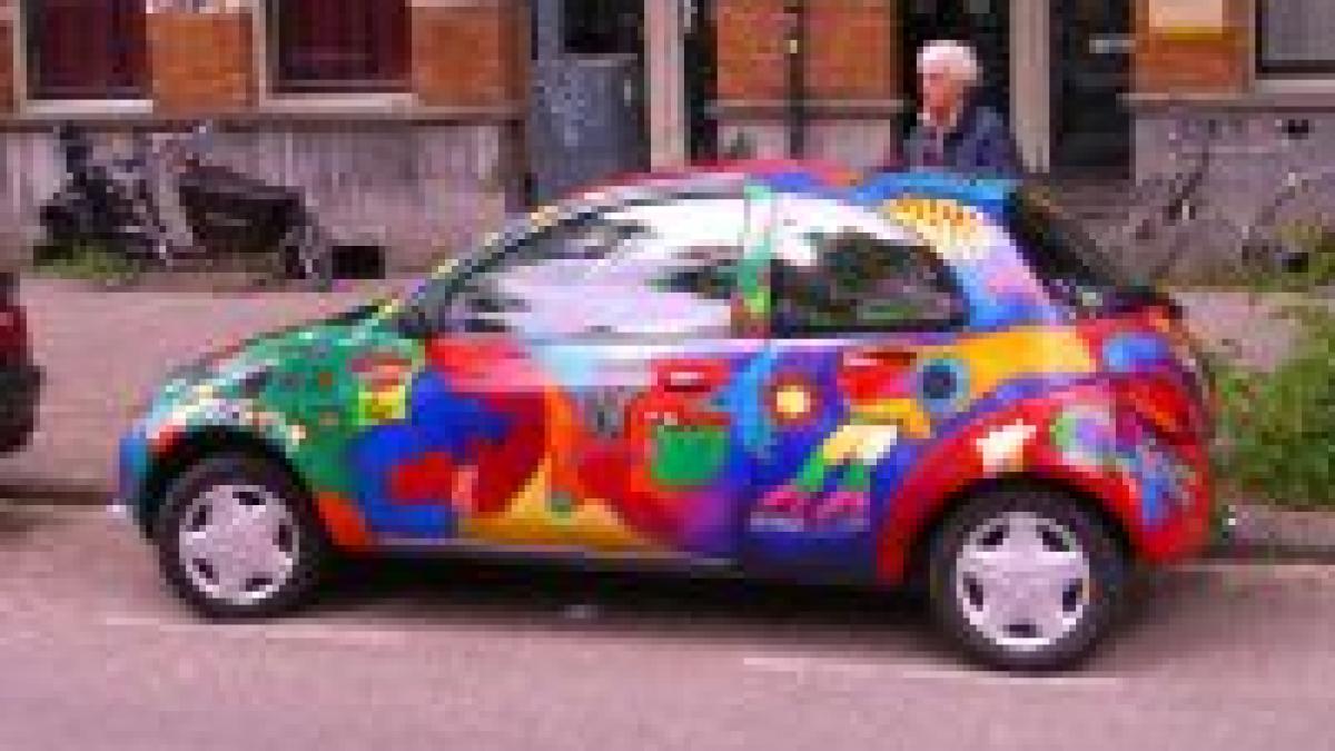 un nou ford ka personalizat cu semne zodiacale si fluturasi