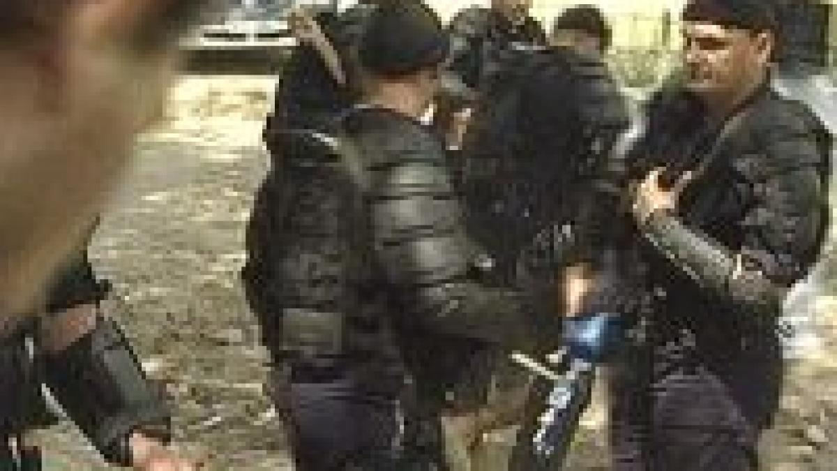 evacuare cu scandal batai si spray paralizant in capitala video