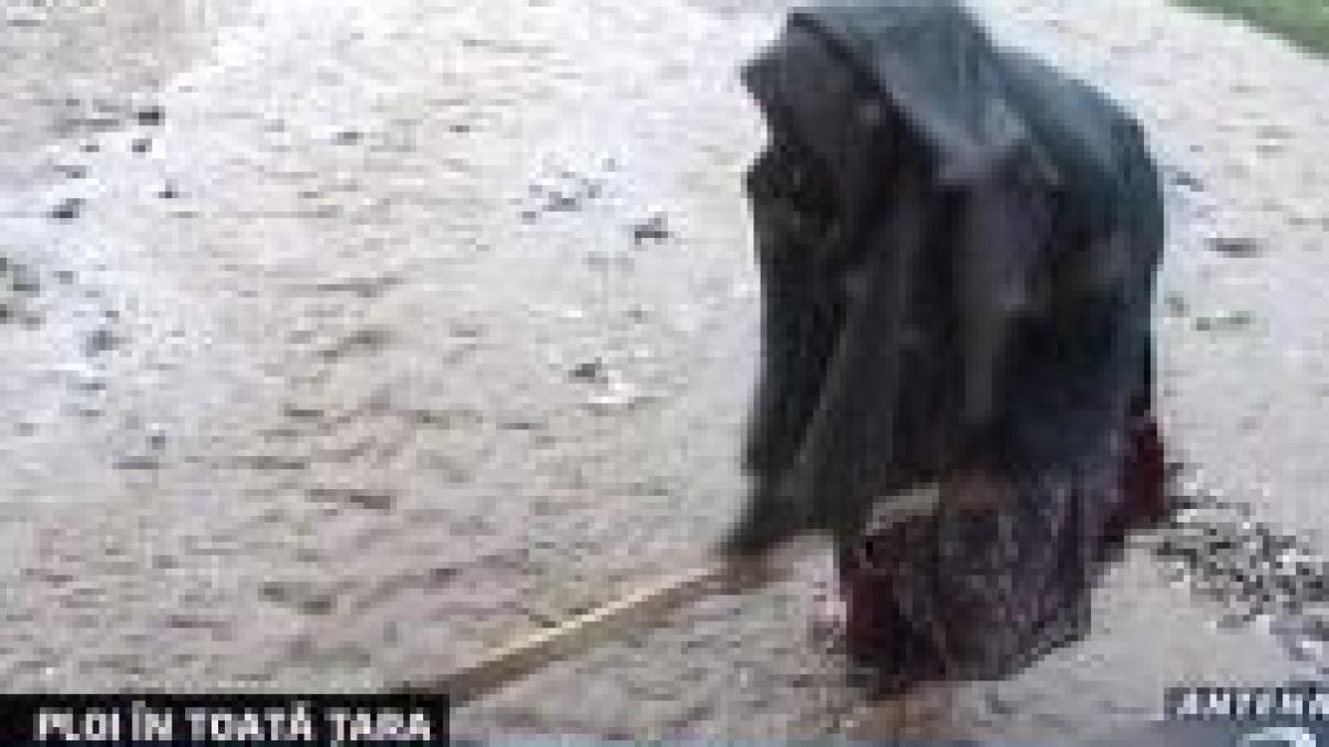 ploile torentiale au inundat mii de gospodarii video