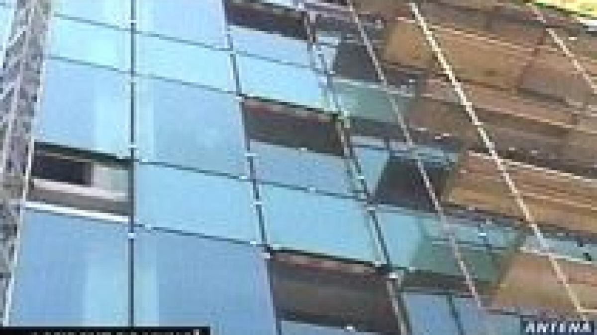 un tanar a murit dupa ce a cazut in putul unui lift