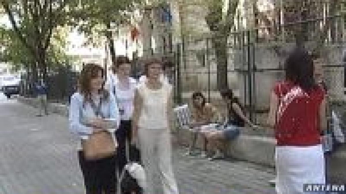 Profesorii români care vor preda în Spania şi Italia - examinaţi
