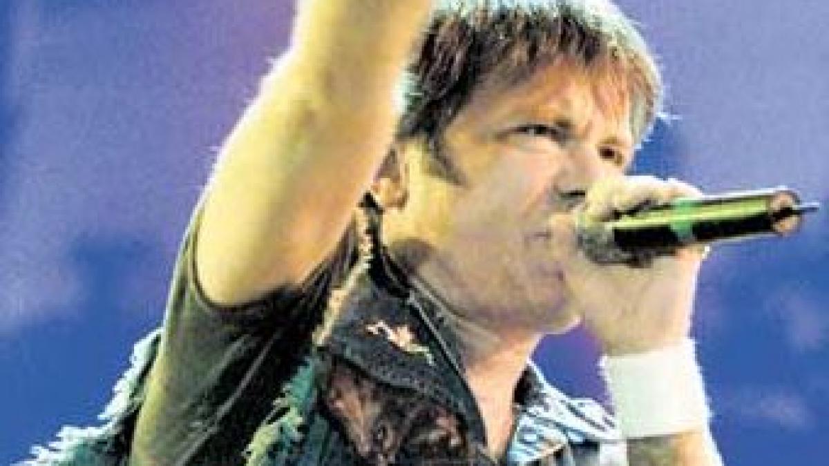solistul trupei iron maiden vine in romania