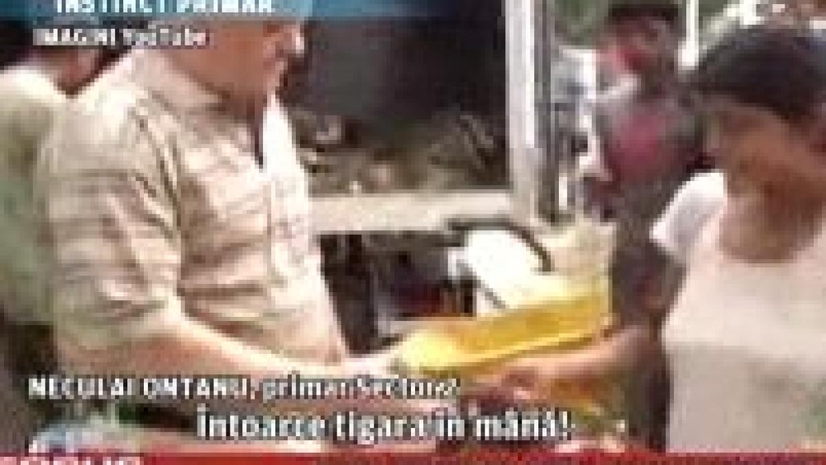 primarul sectorului 2 a stins o tigara in mana unei angajate la salubritate video