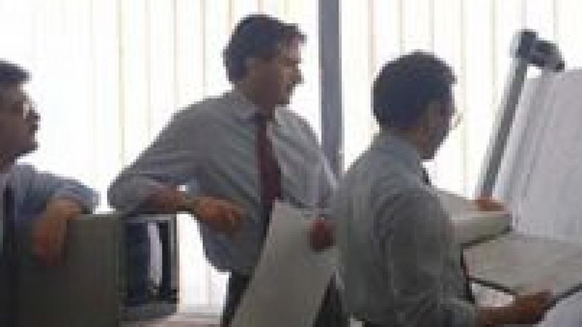 20 din orele de munca sunt folosite in interes personal