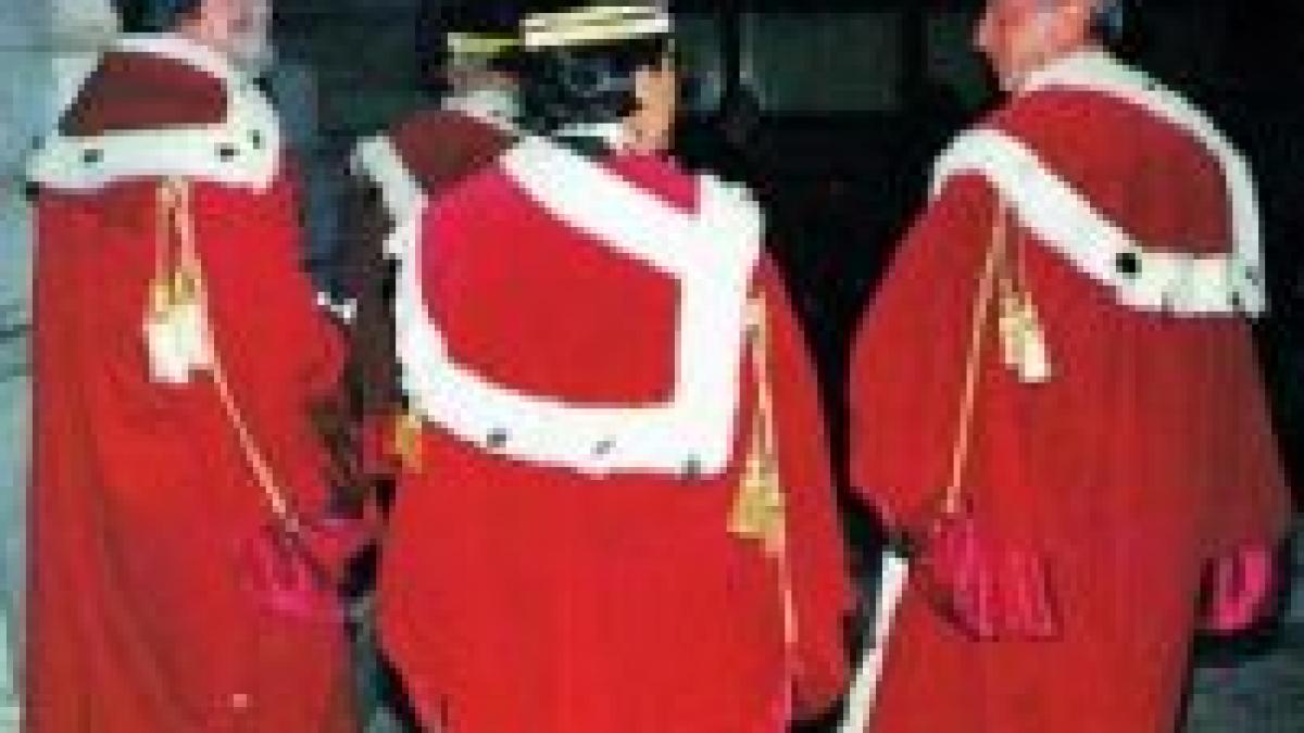 peste 10 candidati pe loc la magistratura