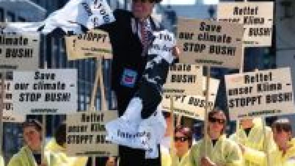 george w bush intampinat cu proteste la sydney