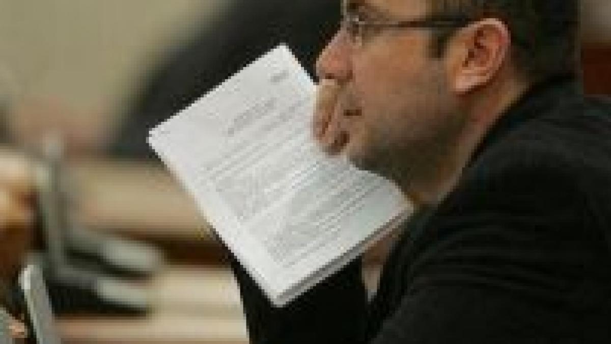 gusa il acuza pe tariceanu de implicare in afaceri ilegale