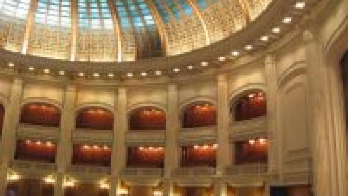 salariatii de la camera deputatilor ameninta cu greva