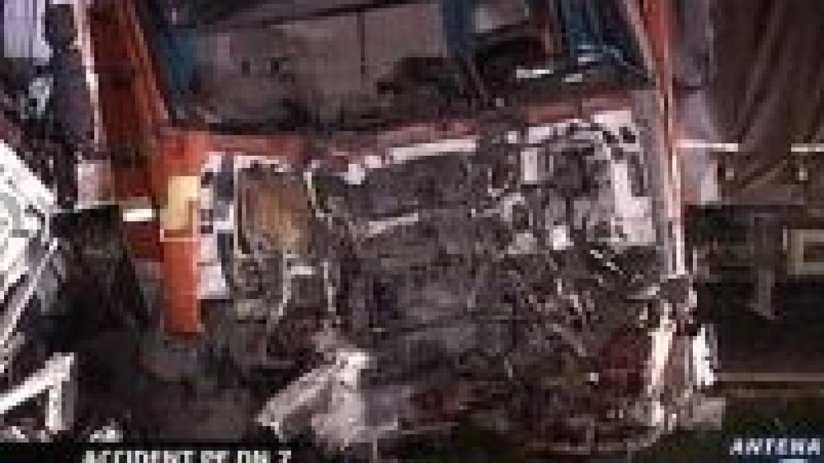 grav accident rutier pe dn 7 cinci oameni au fost raniti video