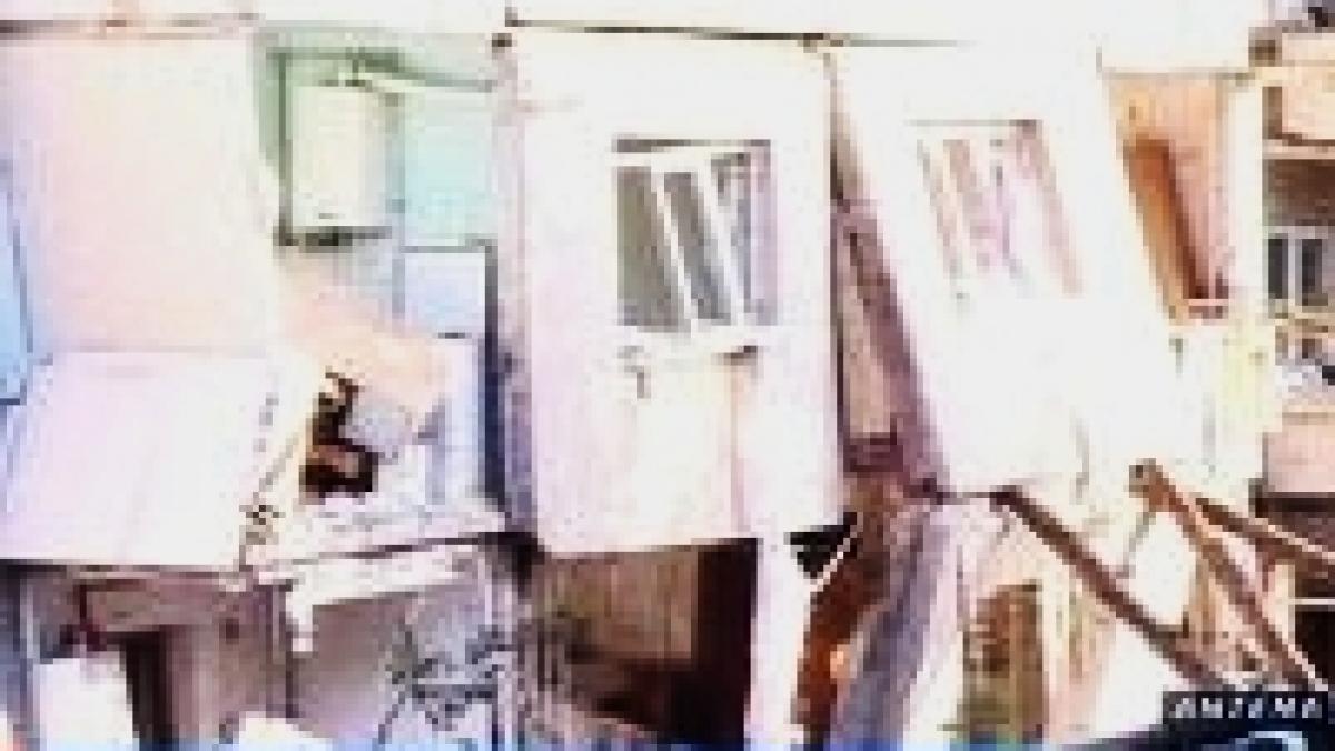 blocul din zalau a inceput sa se incline