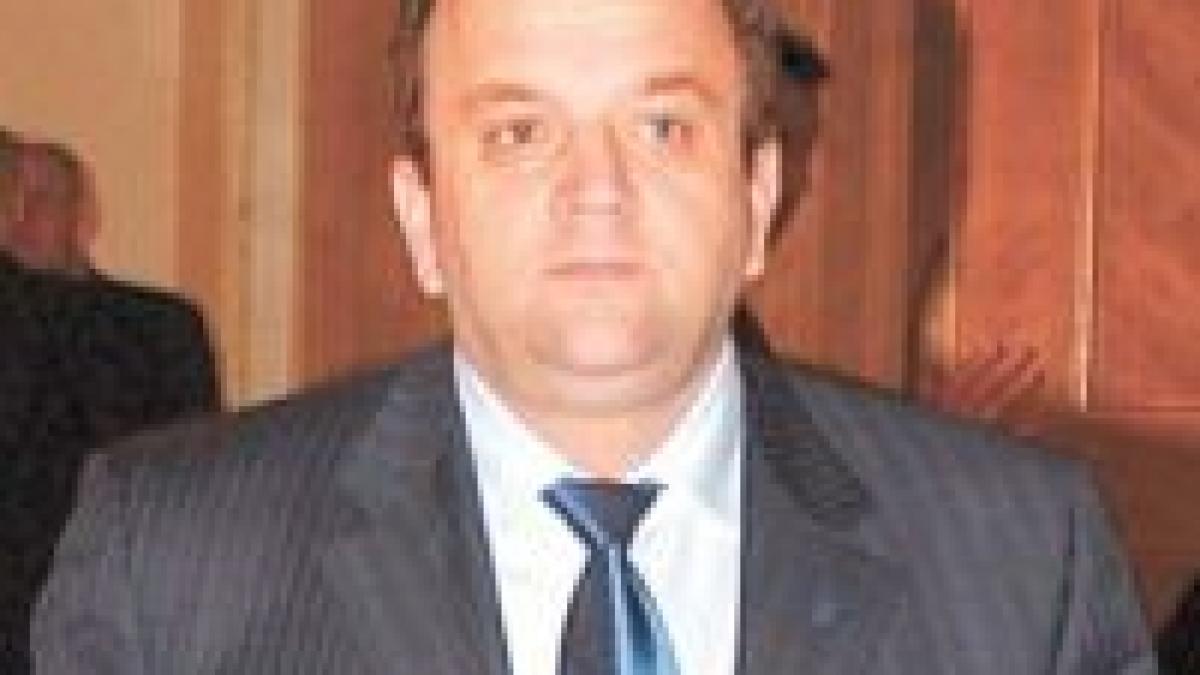 flutur il ameninta pe olteanu cu o plangere penala