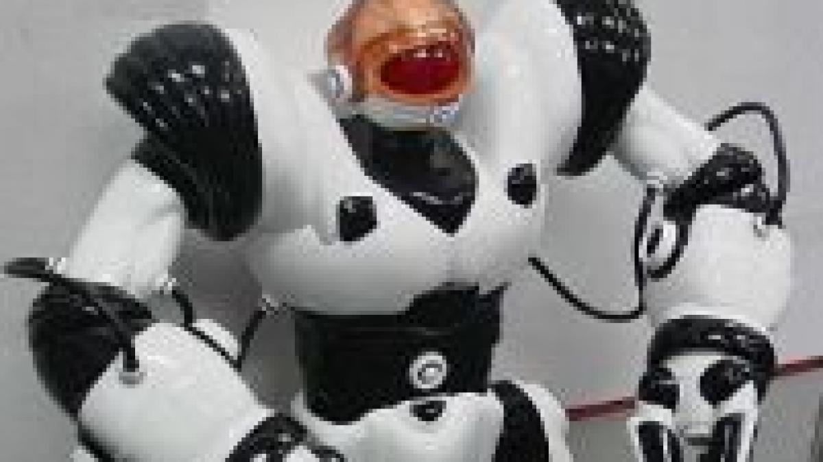 robotul asimo a fost prezentat la barcelona