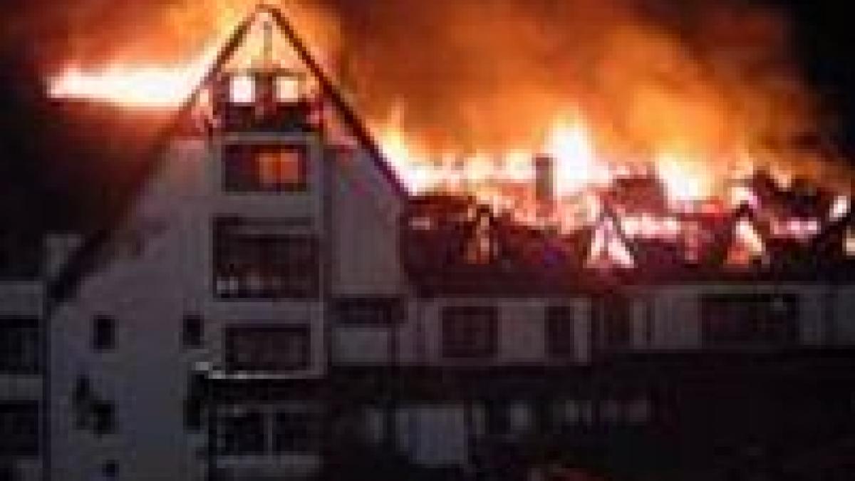 Incendiu puternic la o vilă SPP din Predeal
