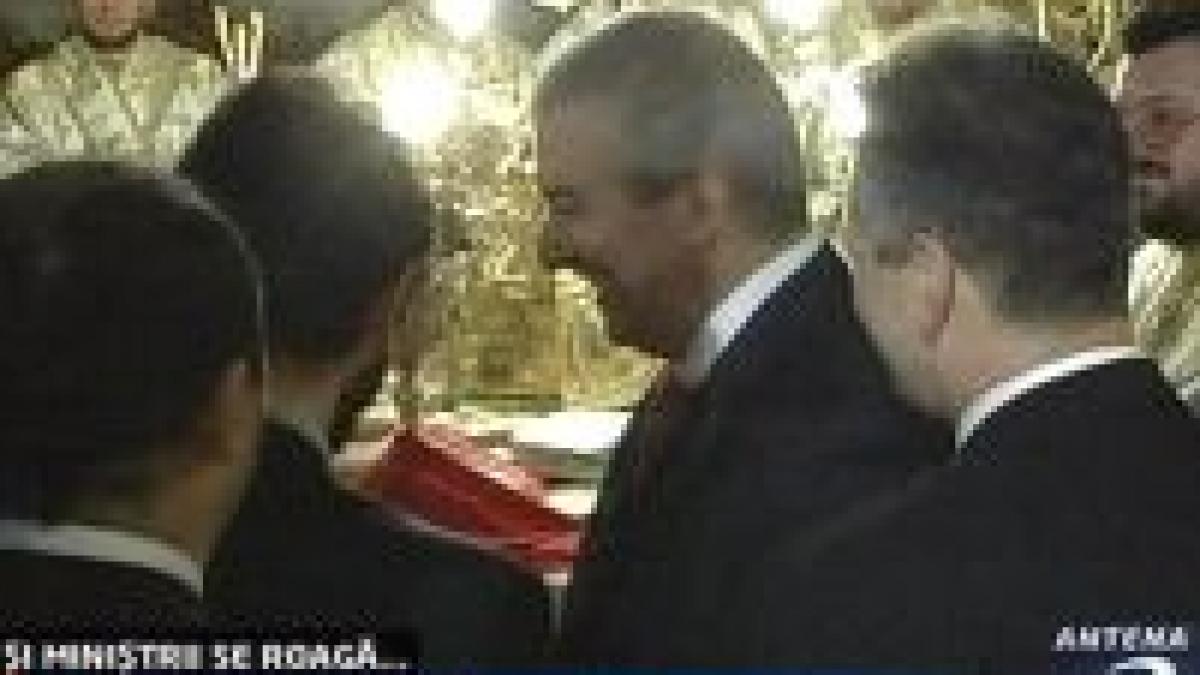 ministrii s au rugat la moastele cuvioasei parascheva video