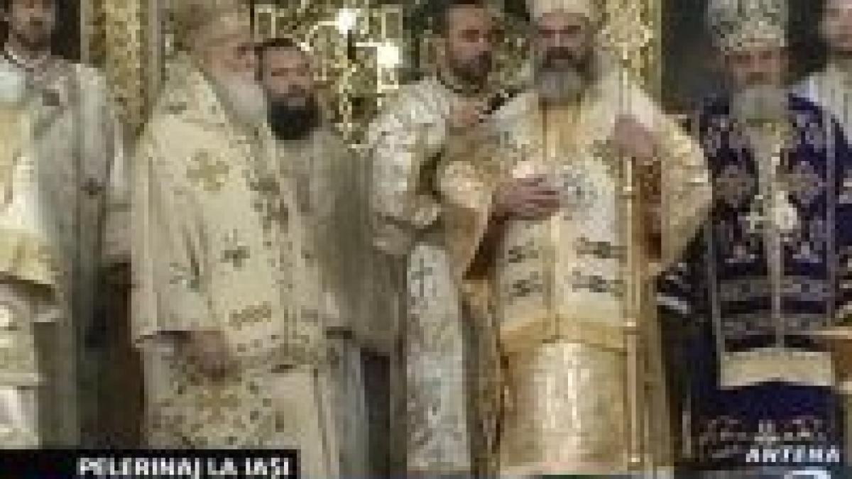 patriarhul daniel a oficiat liturghia de hramul cuvioasei paraschiva la iasi video