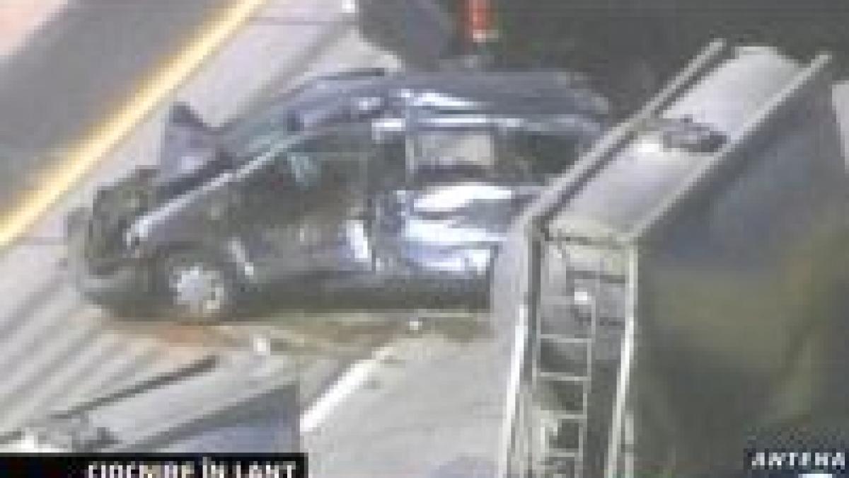 ciocnire in lant pe o sosea din california doua persoane au murit