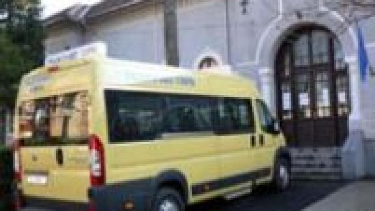 Şase judeţe rămase fără microbuze şcolare

