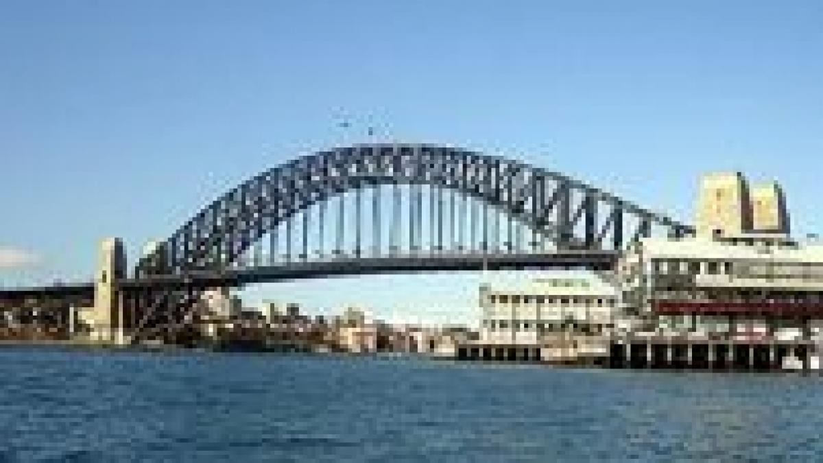 trei romani sunt judecati in australia