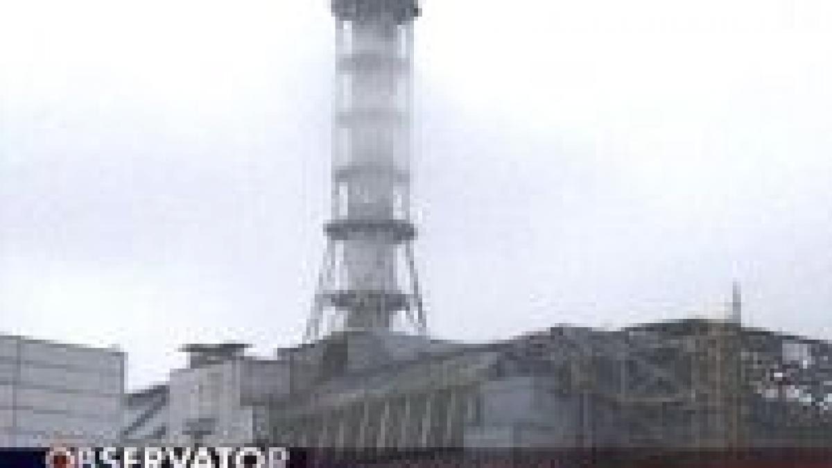 reactorul nuclear de la cernobil acoperit cu un sarcofag de otel