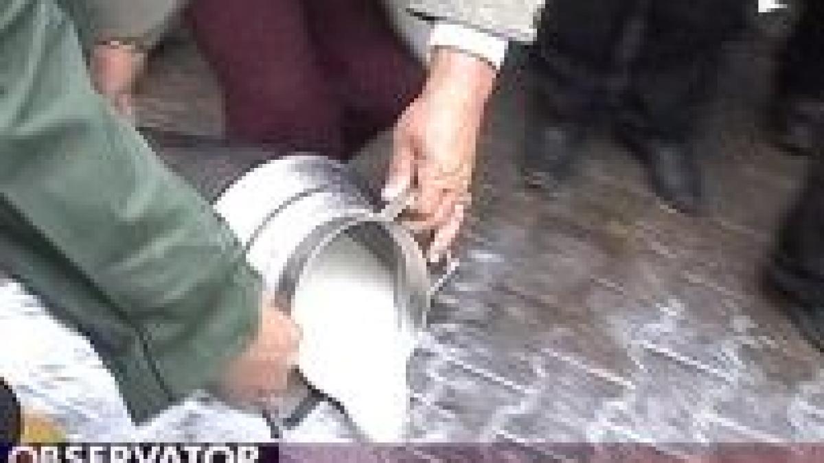 fermierii protesteaza cu baligar in fata ministerului agriculturii