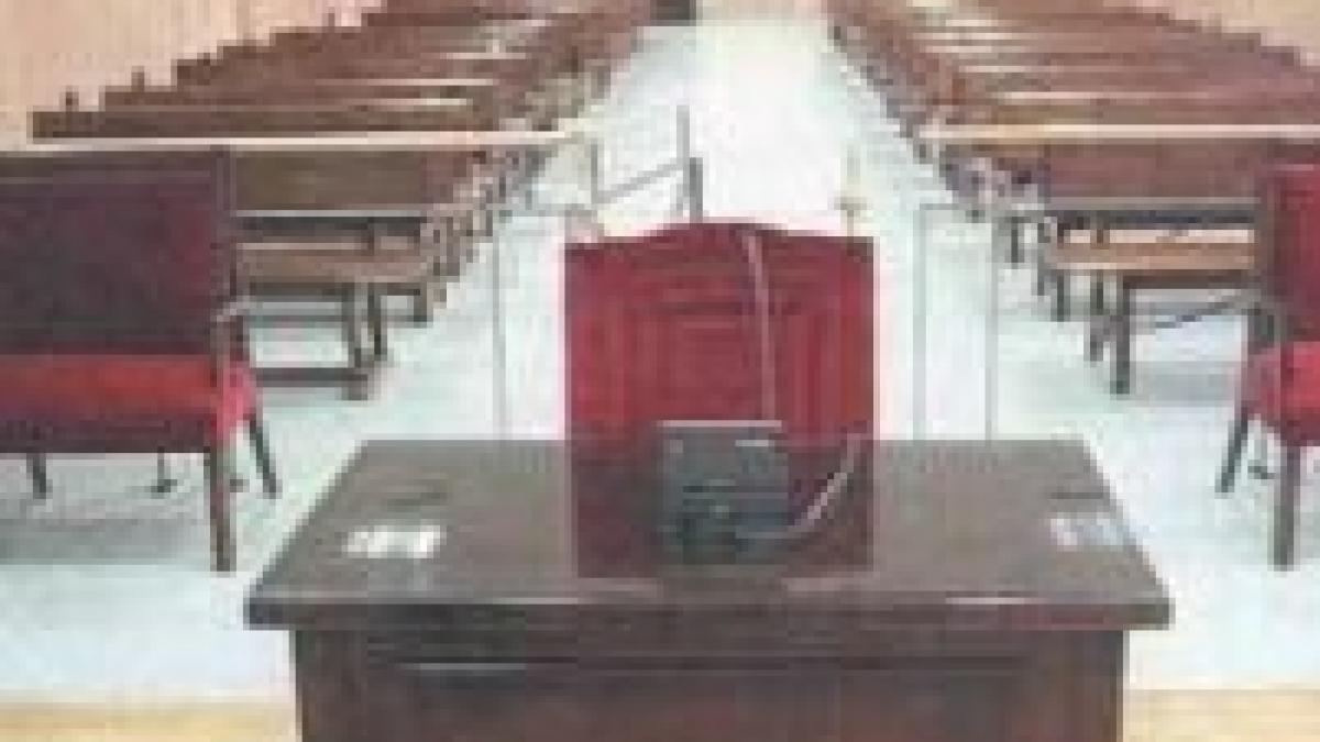 tribunalul neamt evacuat dupa o amenintare cu bomba