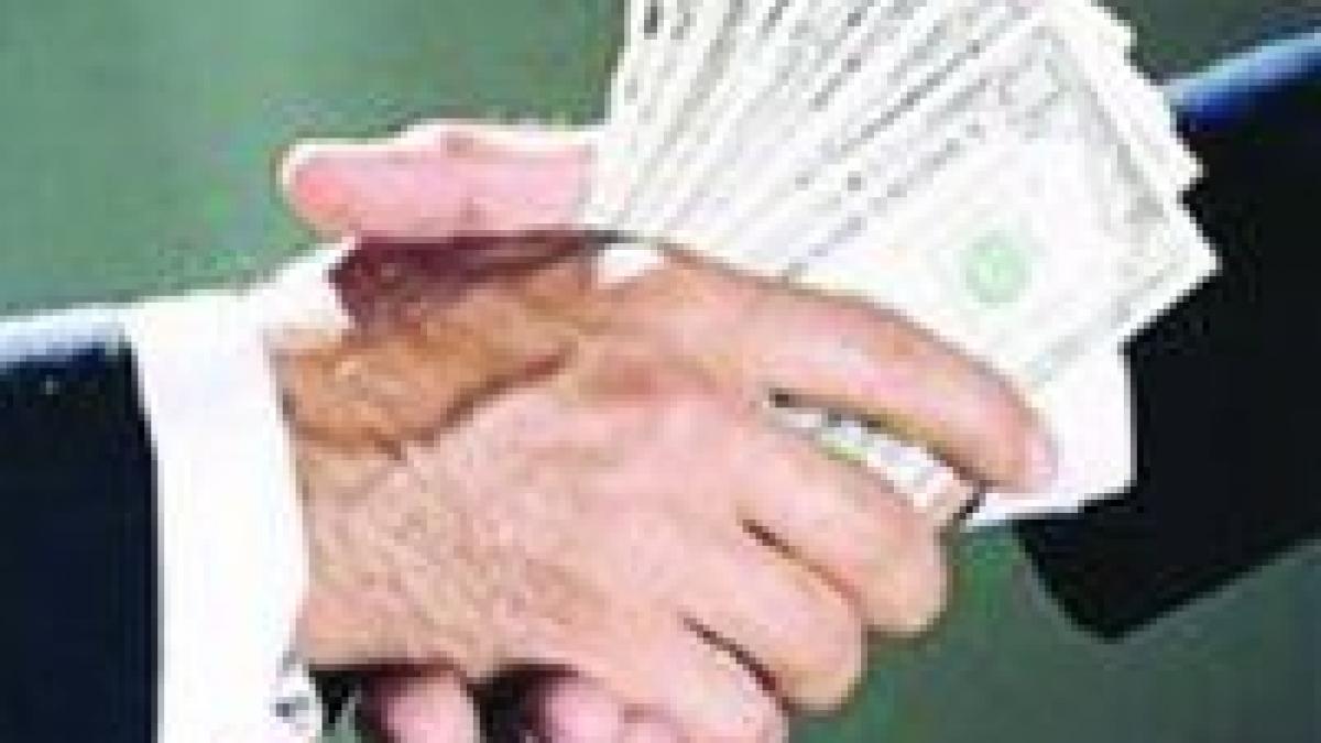 director al cfr trimis in judecata pentru luare de mita