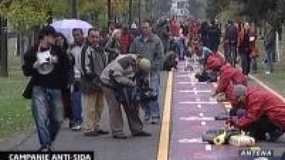 bucurestenii au realizat cel mai lung lant de prezervative din lume