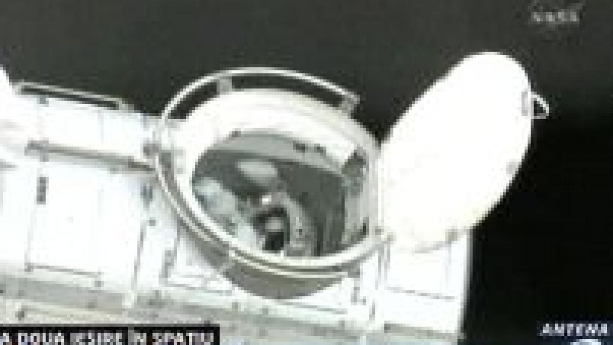 Echipajul navetei Discovery a demarat a doua ieşire în spaţiu