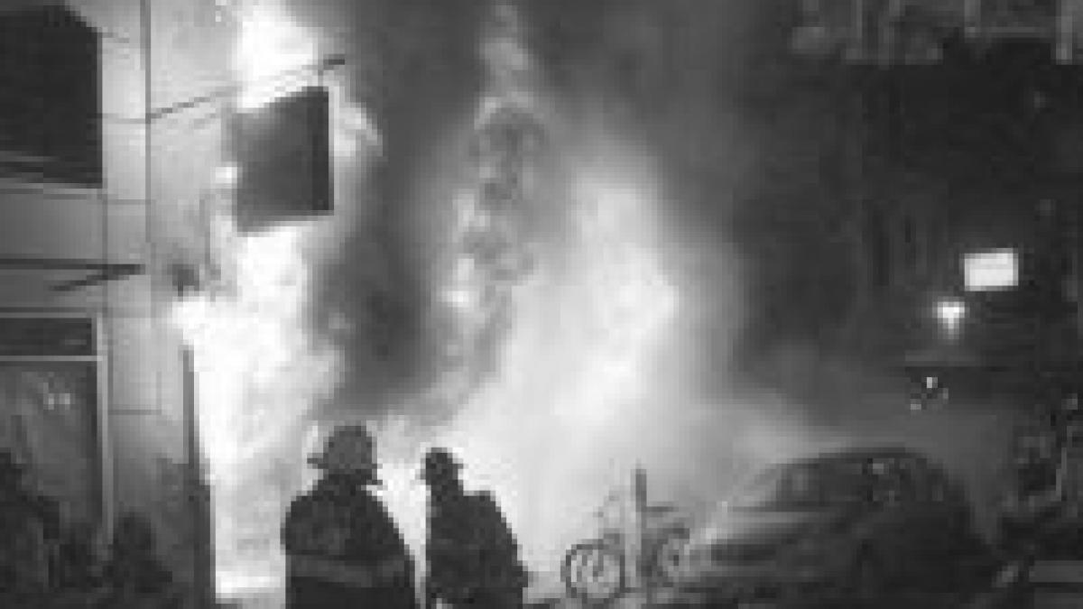 incendiu la o rafinarie din regiunea essex marea britanie