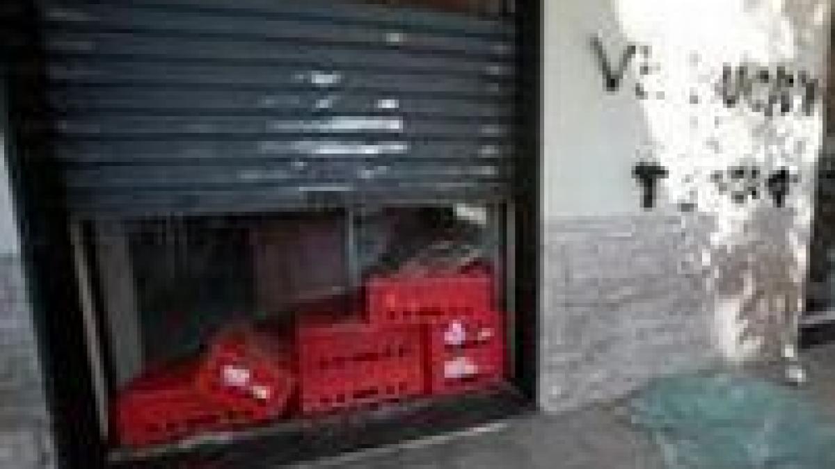 o bomba artizanala a explodat in magazinul unui roman din italia galerie foto