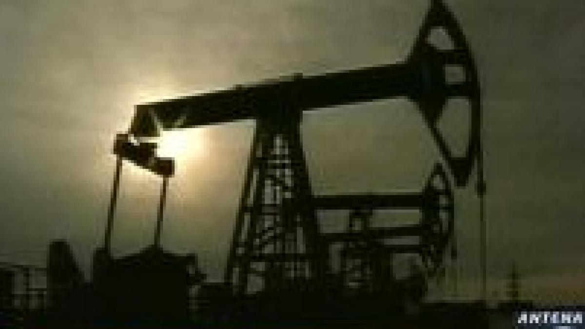 Preţul petrolului urcă la un nou nivel record: 98$