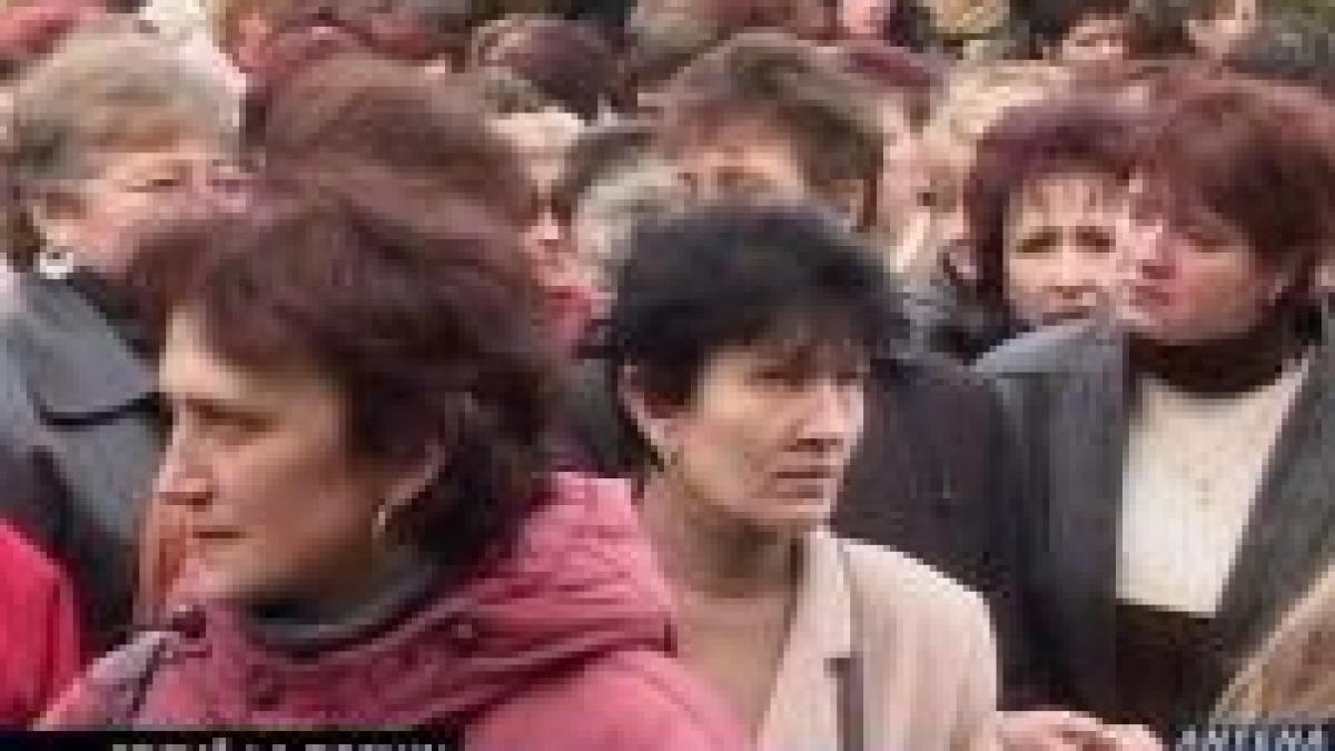 300 de muncitori au protestat la reghin