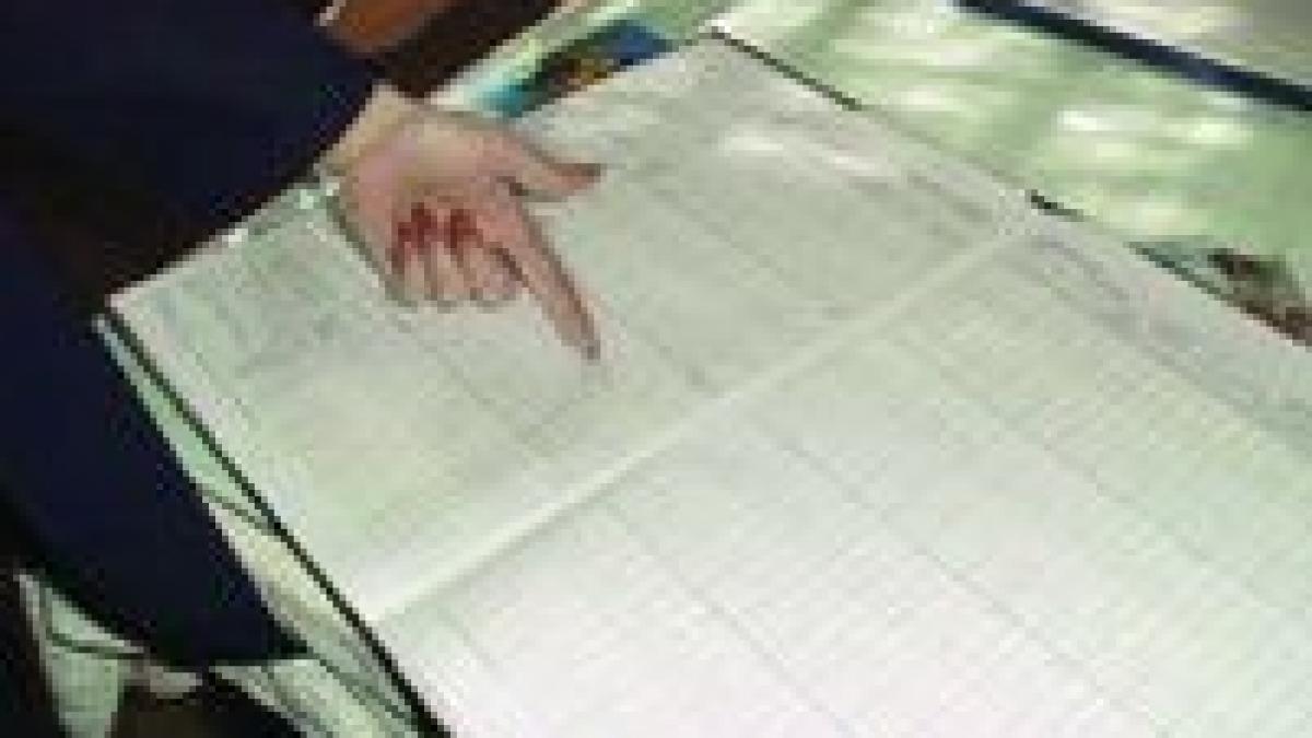 cinci eleve s au ales cu dosar penal dupa ce au furat doua cataloage