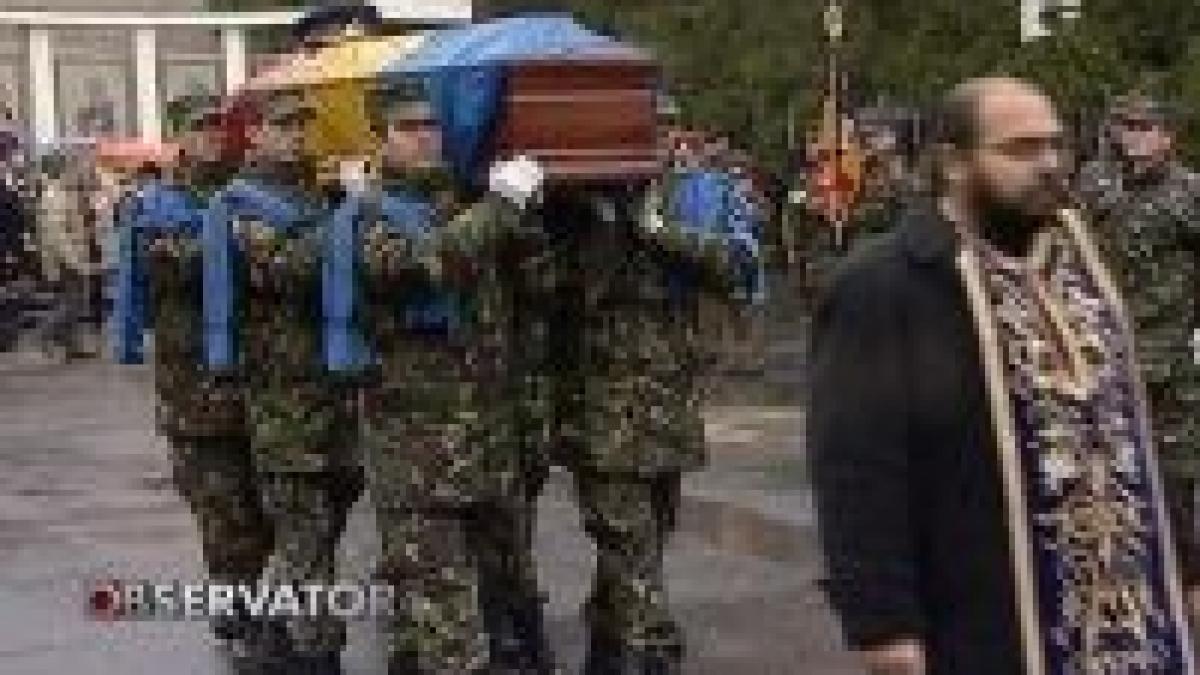 pilotii morti miercuri in accident de elicopter au fost inmormantati video