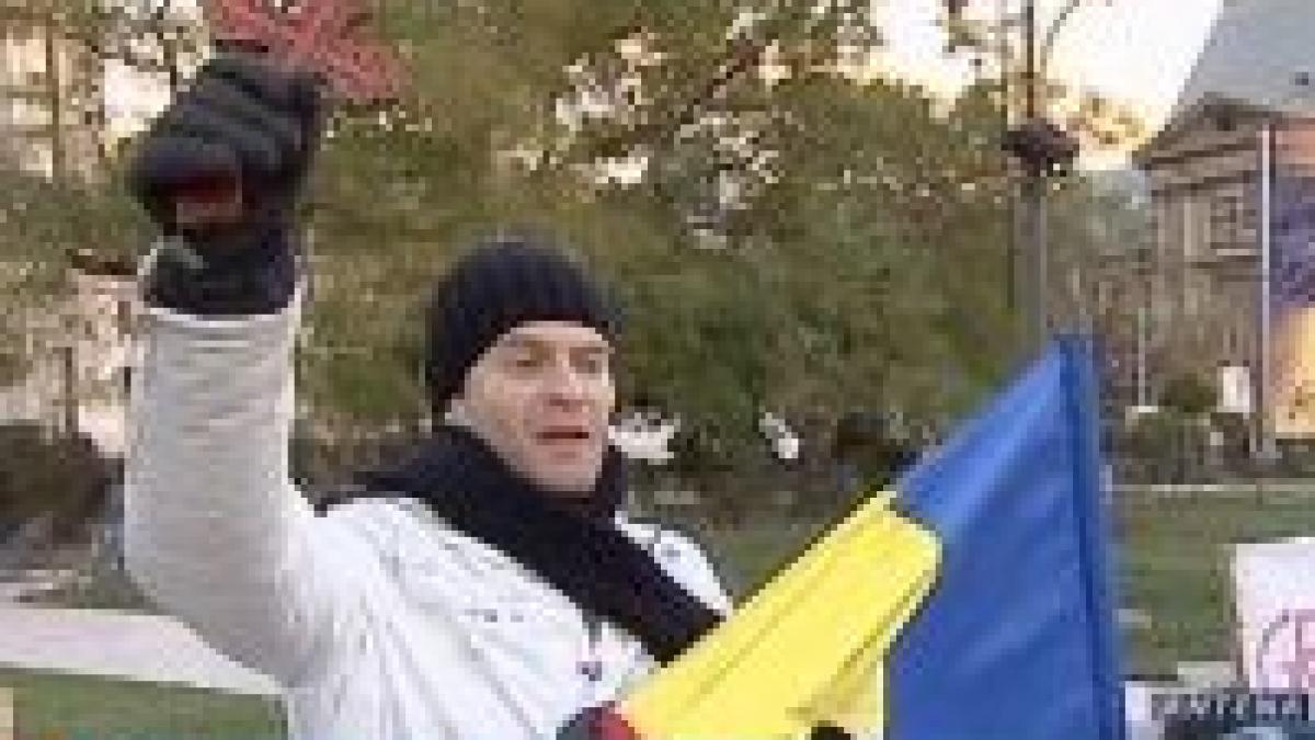 Artistul Rafael continuă protestul prin greva foamei <font color=red>(VIDEO)</font>