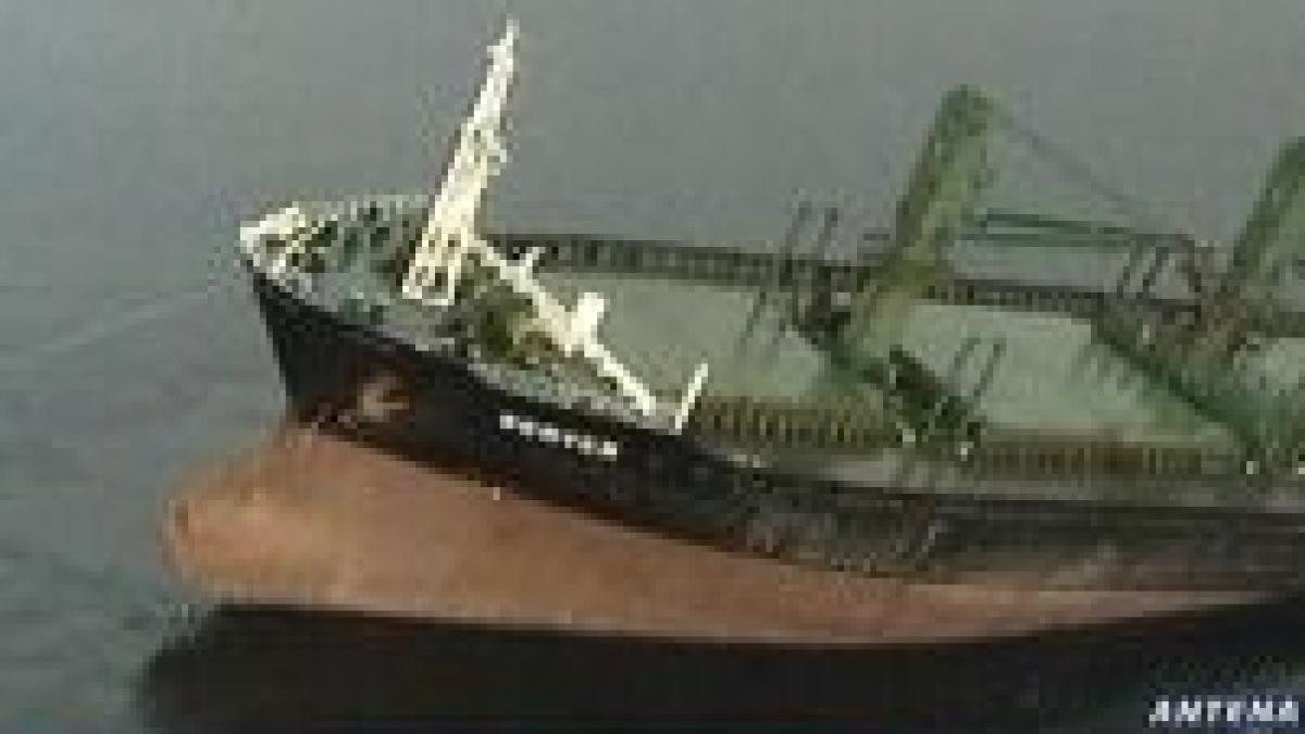 6 nave au esuat dupa o furtuna in marea azov