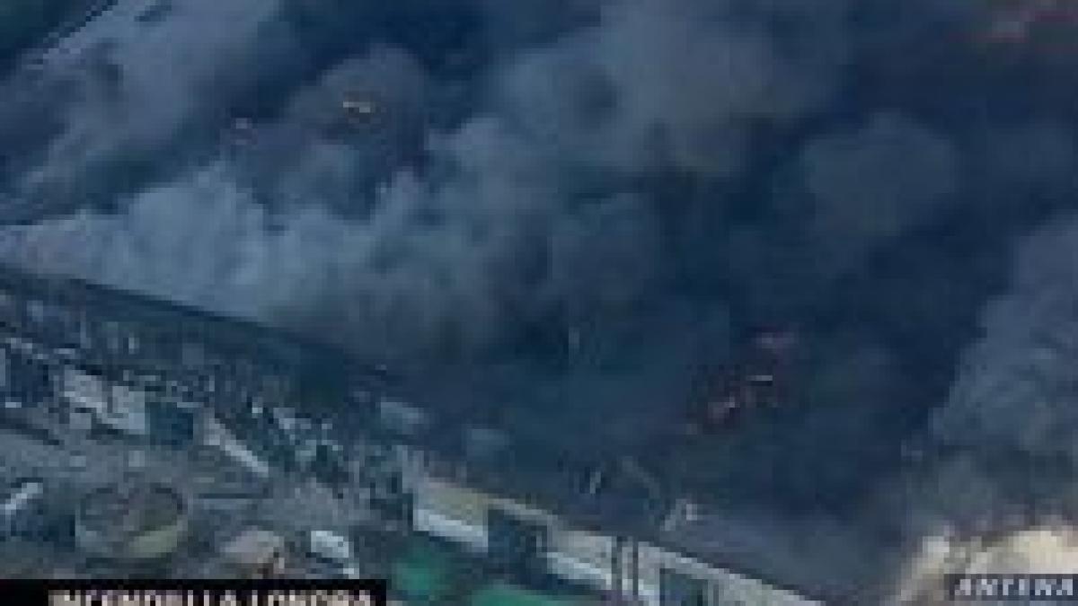 incendiu in marea britanie londra acoperita de un nor de fum video si galerie foto