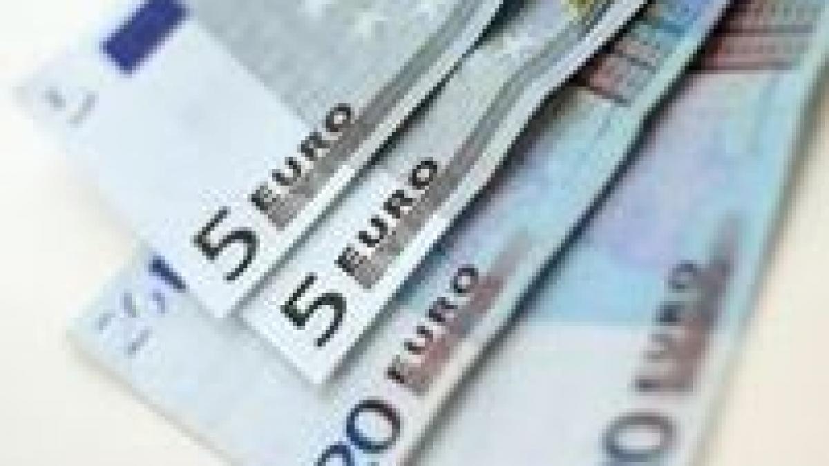 Leul a căzut în raport cu euro