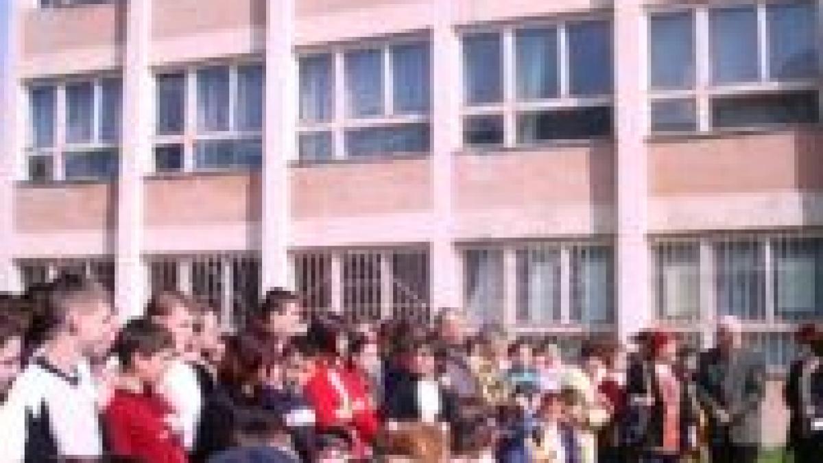 abandonul scolar s a triplat in acest an in romania