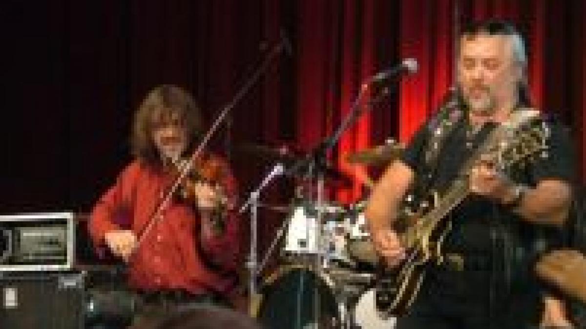 concert extraordinar phoenix 45 de ani la tnb video