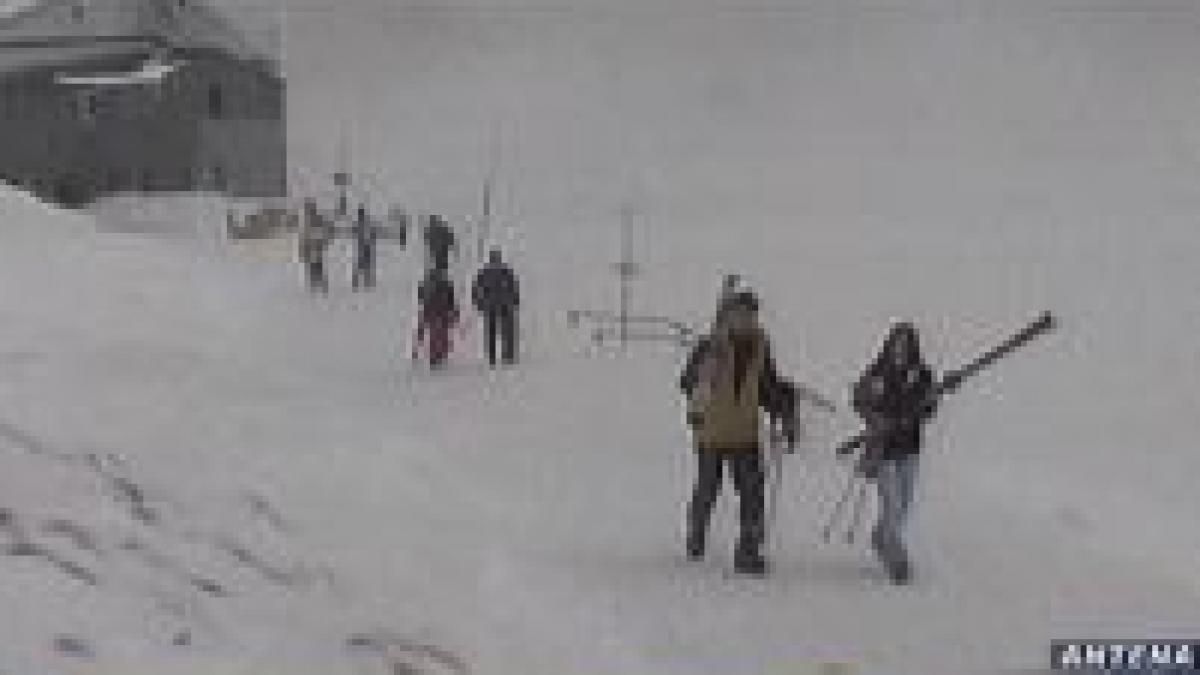 turistii iau cu asalt statiunile montane trafic greoi pe dn1 video