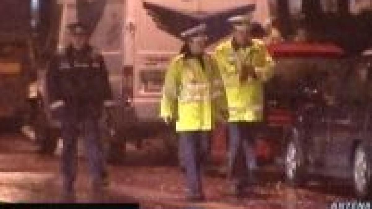 cum cresc gropile in capitala strazile sunt asfaltate in plina ploaie