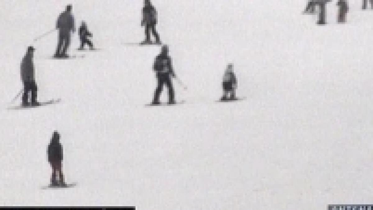 distractie pe partii turistii au luat cu asalt statiunile montane video