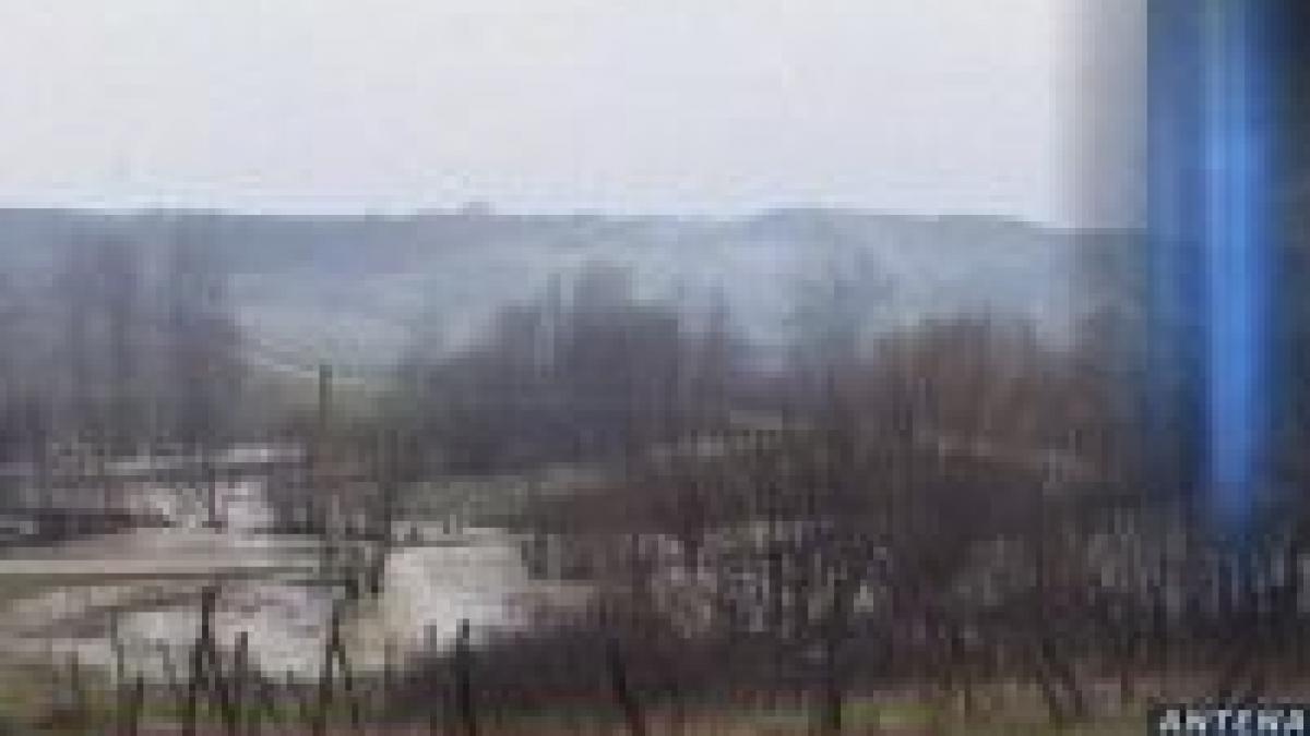 Cod roşu de inundaţii pe râul Jiu. 20 de oameni au fost evacuaţi
<font color=red>(VIDEO)</font>