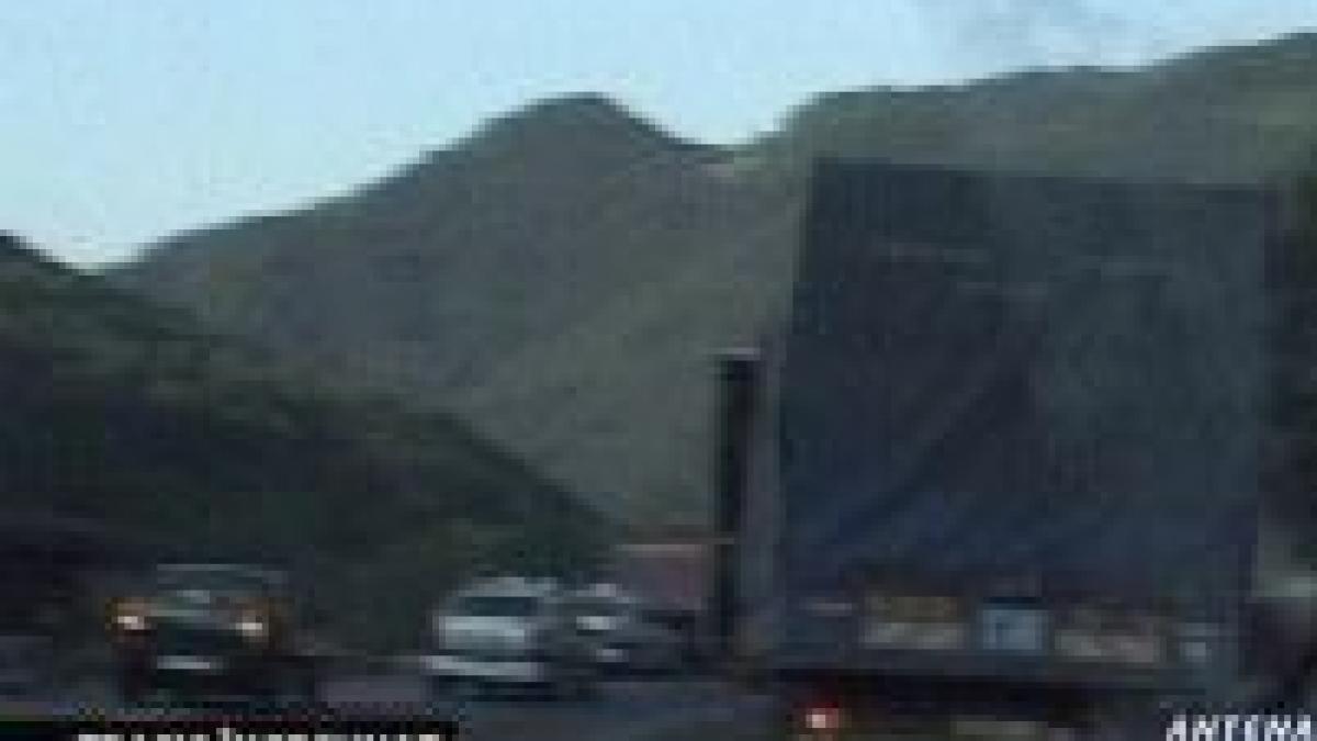 blocaj pe valea jiului din cauza alunecarilor de teren